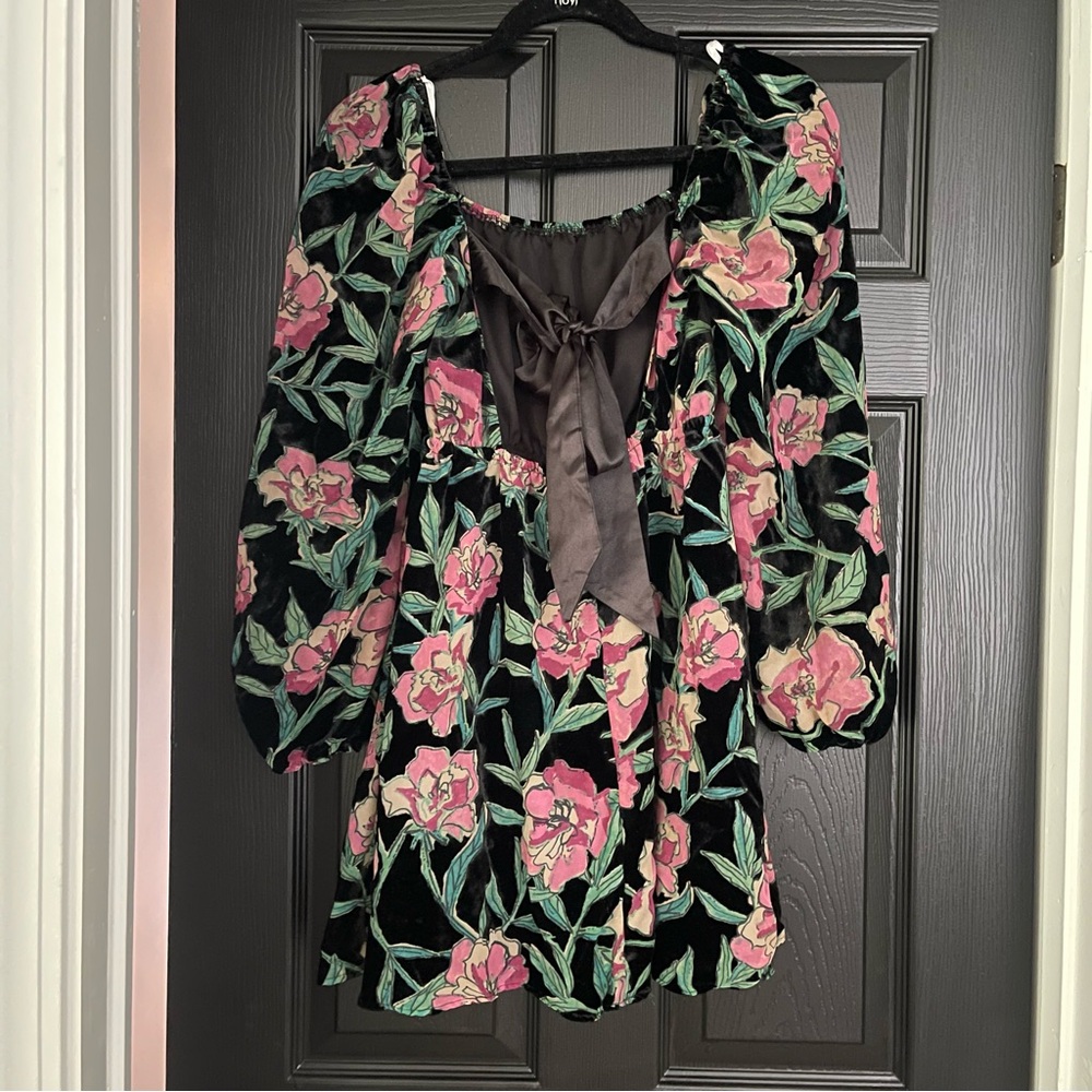 LULUS Black Velvet Long Sleeve Size Small